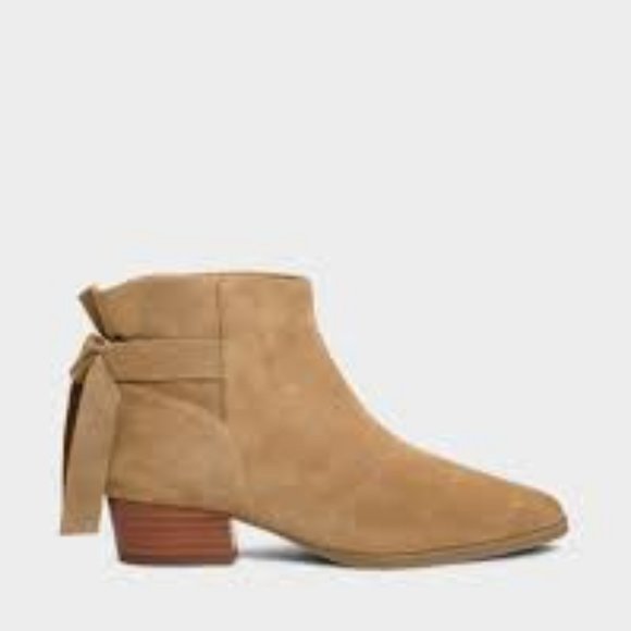 AEROSOLES Shoes - ♥ NWT AEROSOLES Tan Suede Booties Size 9